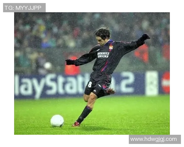 足球明星帅气射门集锦精彩瞬间尽在踢球视频中展现绝佳技艺与风采